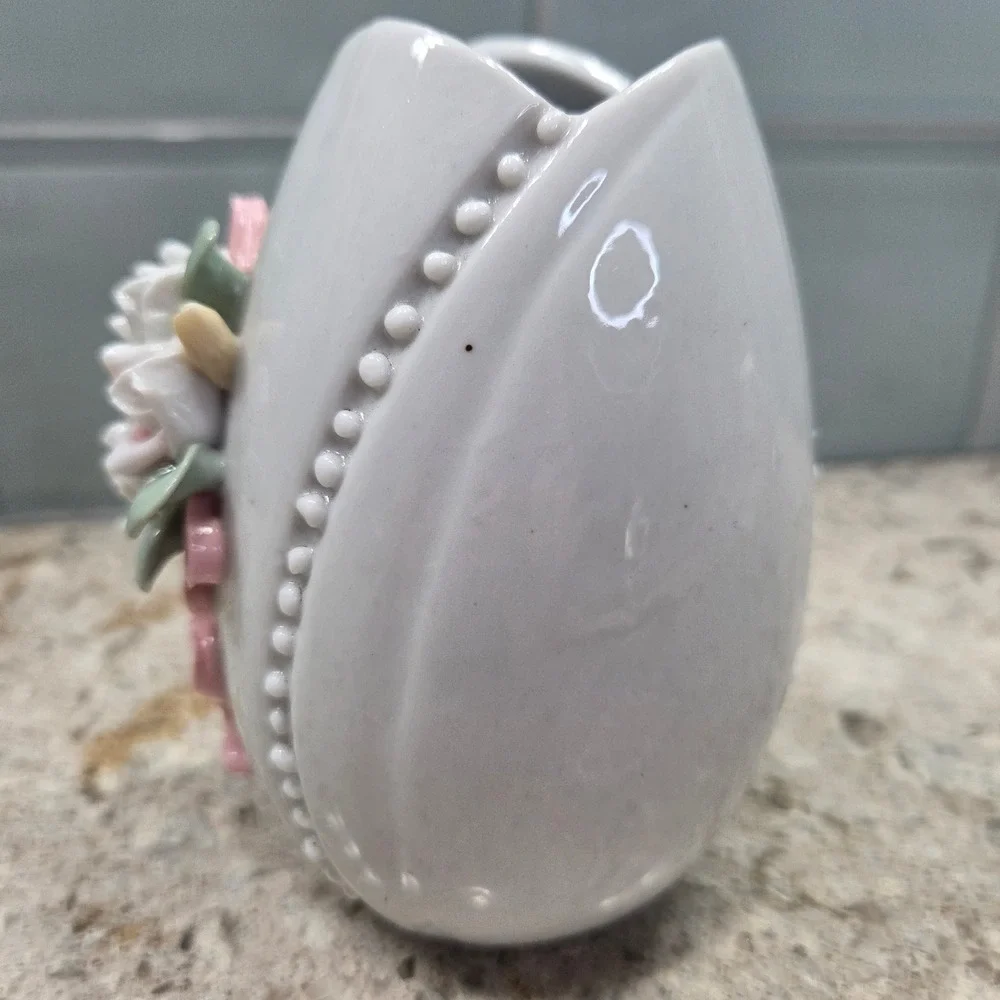 Vintage Silvestri Handcrafted Porcelain Egg‎ Bud Vase Easter Wht Pink Roses 4.5